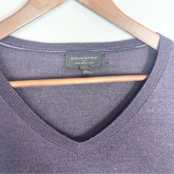 Banana Republic Factory Merino Wool V-Neck Sweater Men’s size XL Purple - Picture 2 of 7